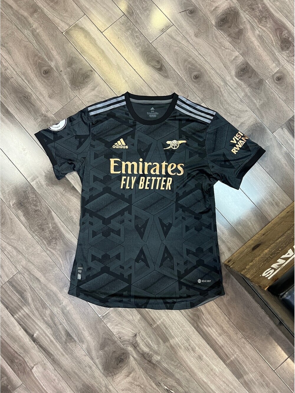 Arsenal Away Jersey – Saka #7 – Black/Gold – Size 2XL 22x31